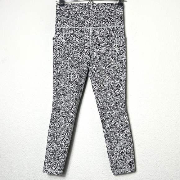 Athleta 7/8 Textured Print Salutation Leggings - Picture 2 of 7